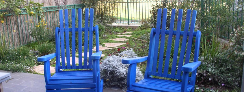 זוג כסאות נדנדה בצבע כחול
