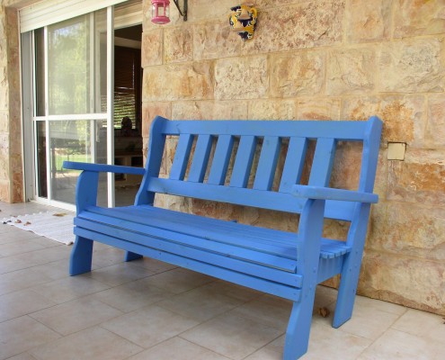 ספסל כחול מעץ מלא